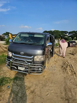 Toyota HiAce 2004 Grey