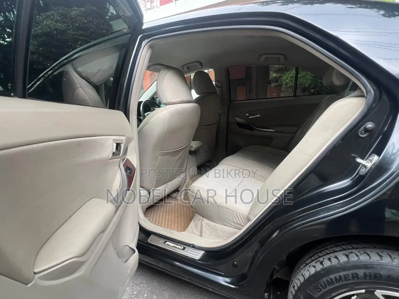Toyota Premio 2011 Black