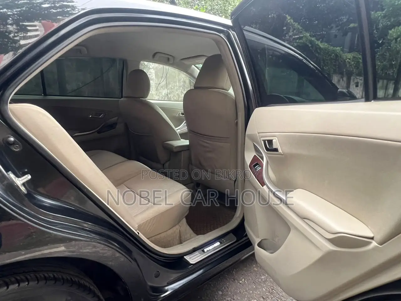 Toyota Premio 2011 Black