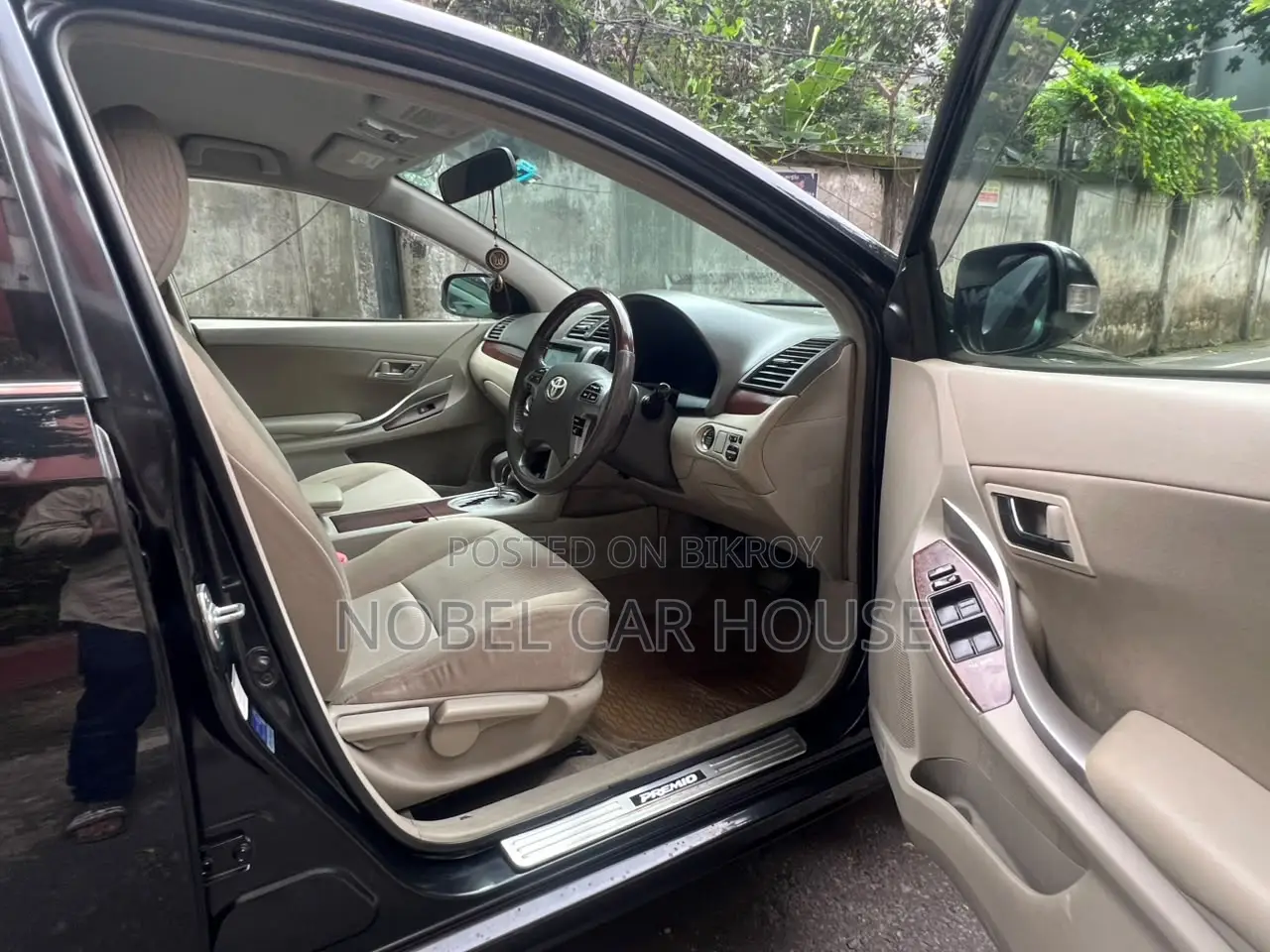 Toyota Premio 2011 Black