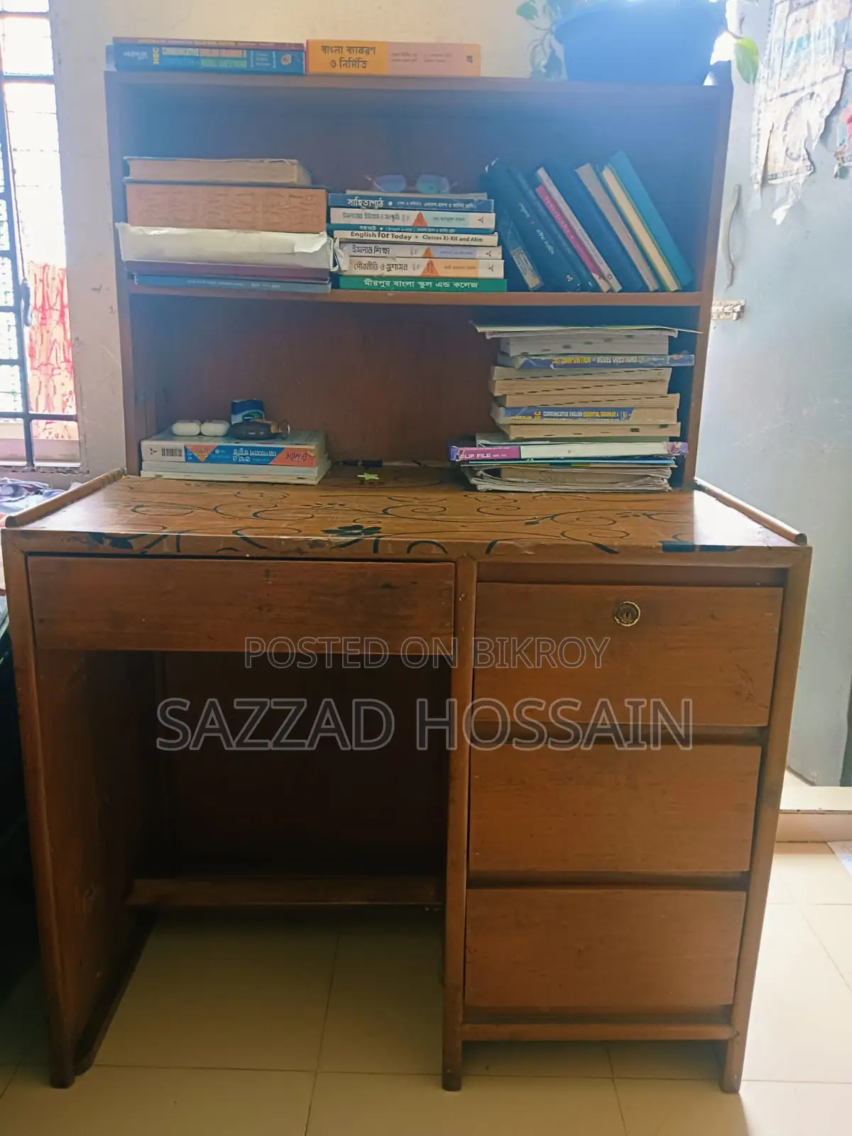 পড়ার টেবিল
