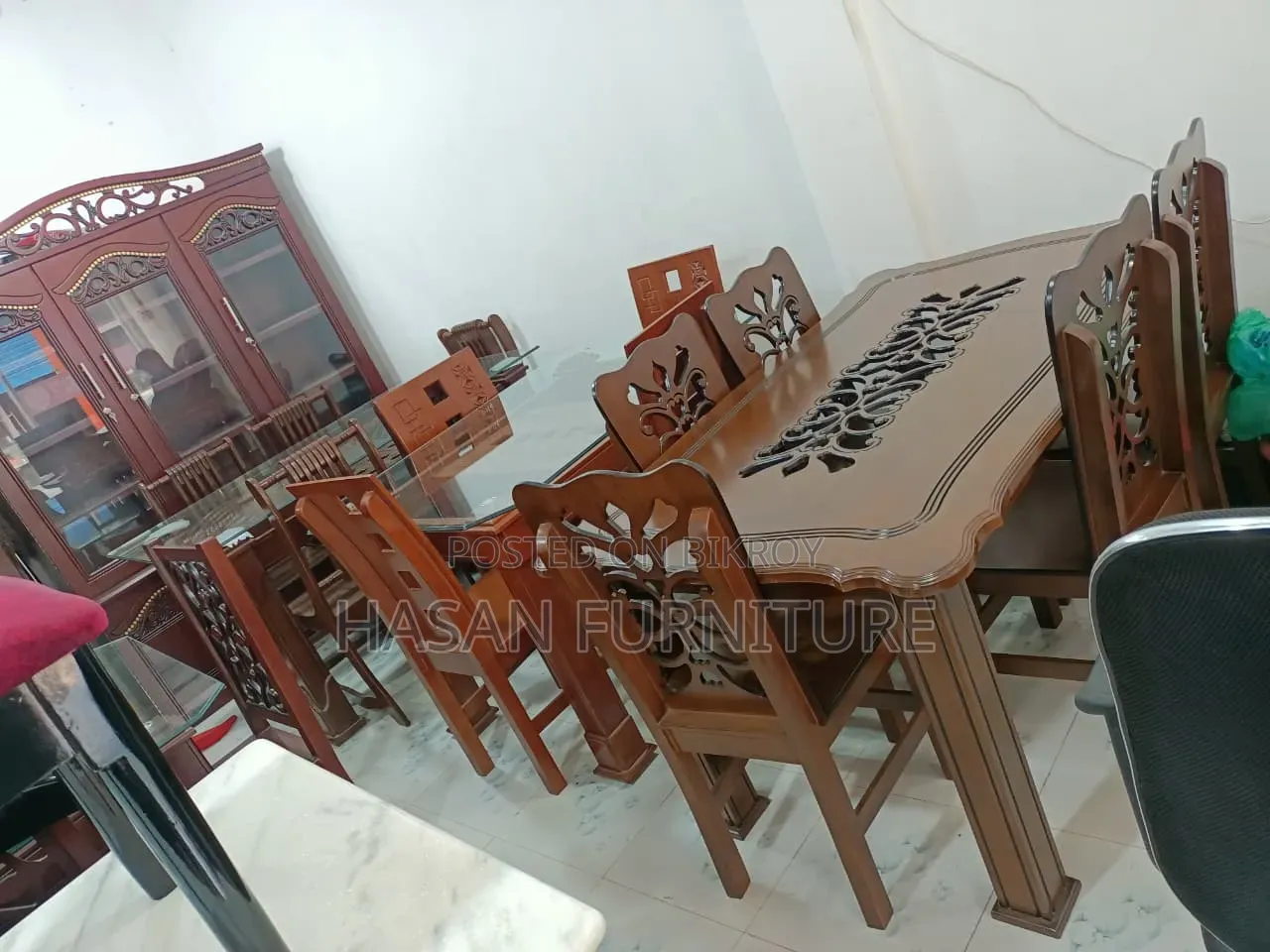 New 6 Chair Dining Table