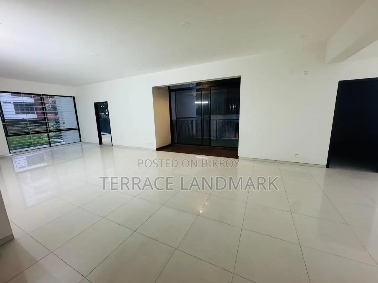4bdrm Apartment in Basundhara for Sale