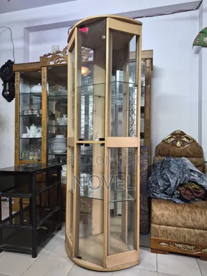 Corner Showcase