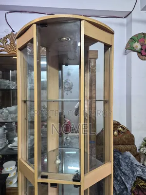 Corner Showcase