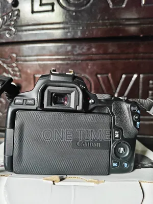 250D Body With 85mm Prime Lens Memory Battery Others Accessories