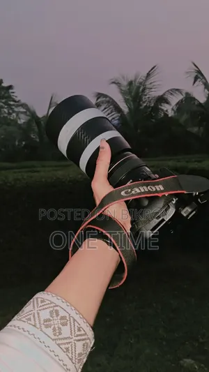 250D Body With 85mm Prime Lens Memory Battery Others Accessories