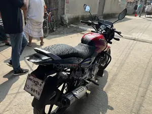 বাজাজ পালসার ১৫০ ২০১২ রেড