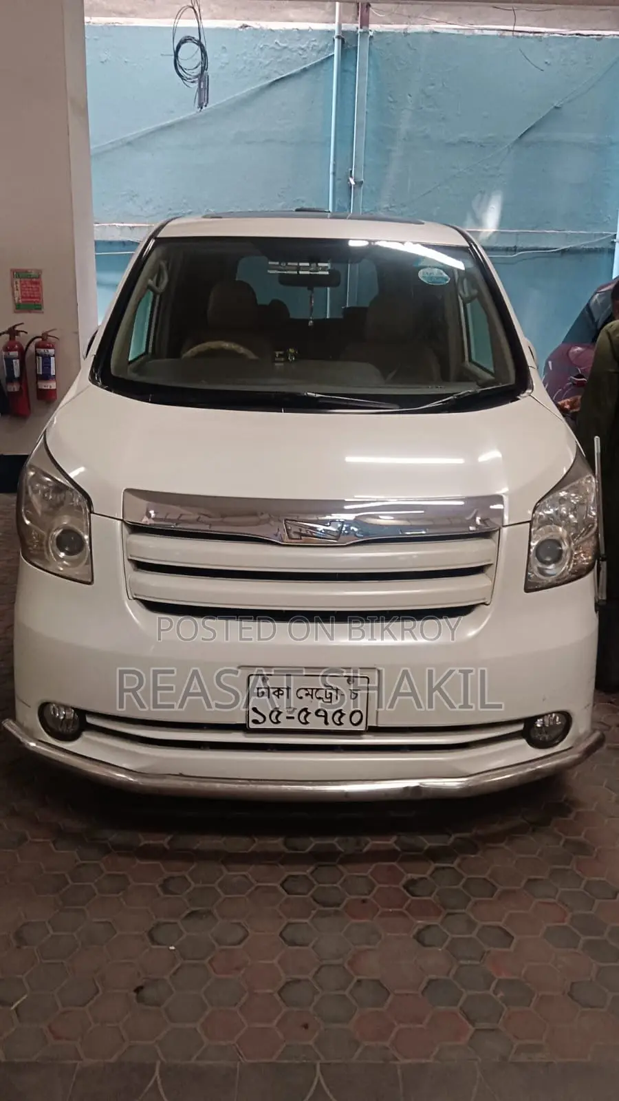 Toyota Noah 2.0 143hp AWD (7 Seater) 2009 Pearl