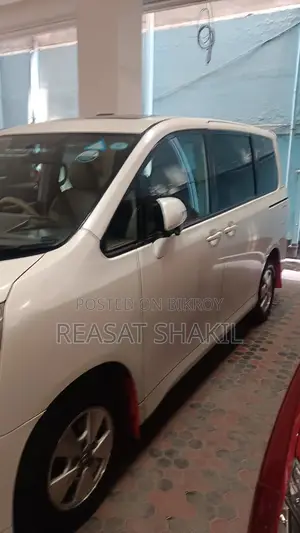 Toyota Noah 2.0 143hp AWD (7 Seater) 2009 Pearl