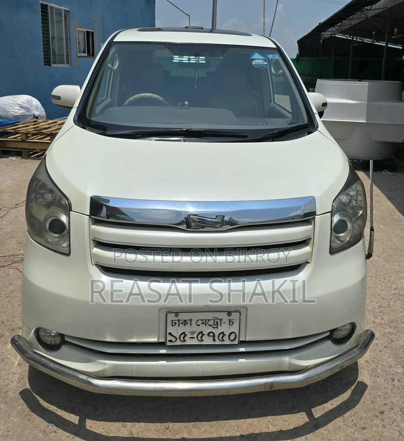 Toyota Noah 2.0 143hp AWD (7 Seater) 2009 Pearl