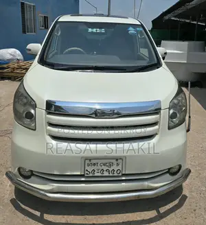 Toyota Noah 2.0 143hp AWD (7 Seater) 2009 Pearl