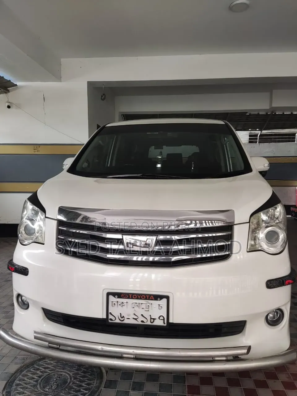 Toyota Noah 2.0 158hp AWD (8 Seater) 2013 Pearl