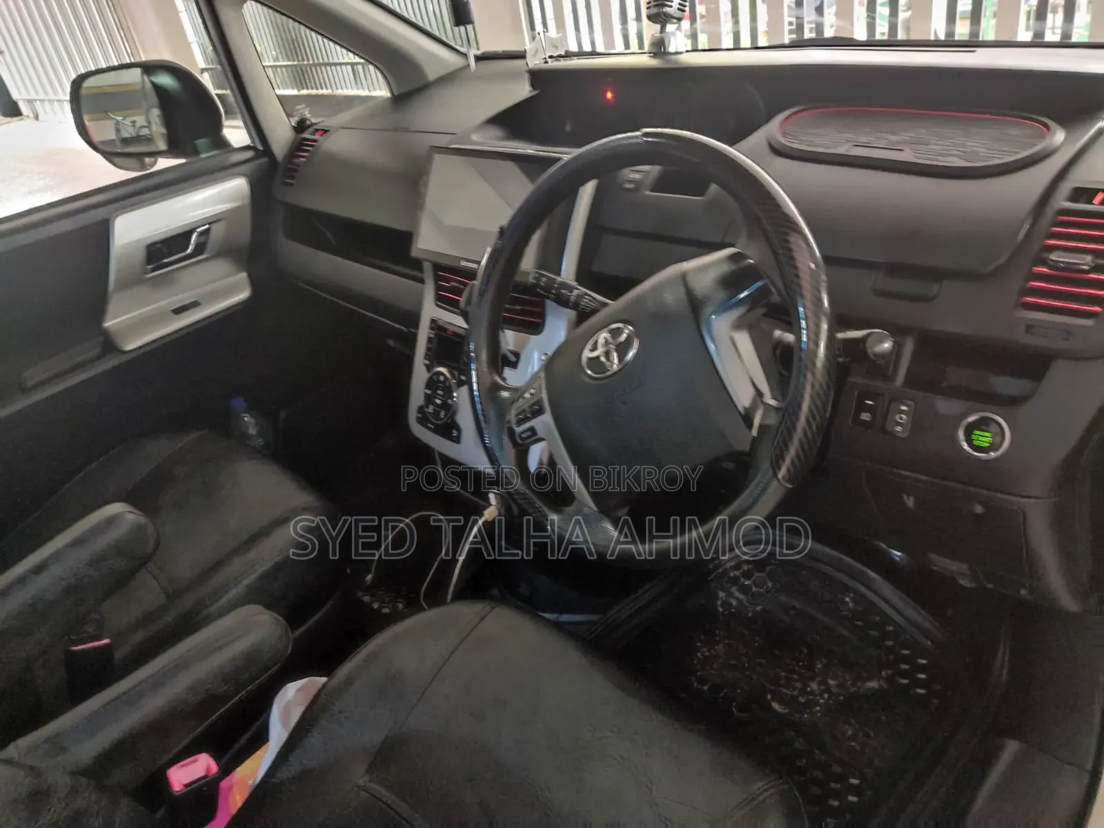 Toyota Noah 2.0 158hp AWD (8 Seater) 2013 Pearl