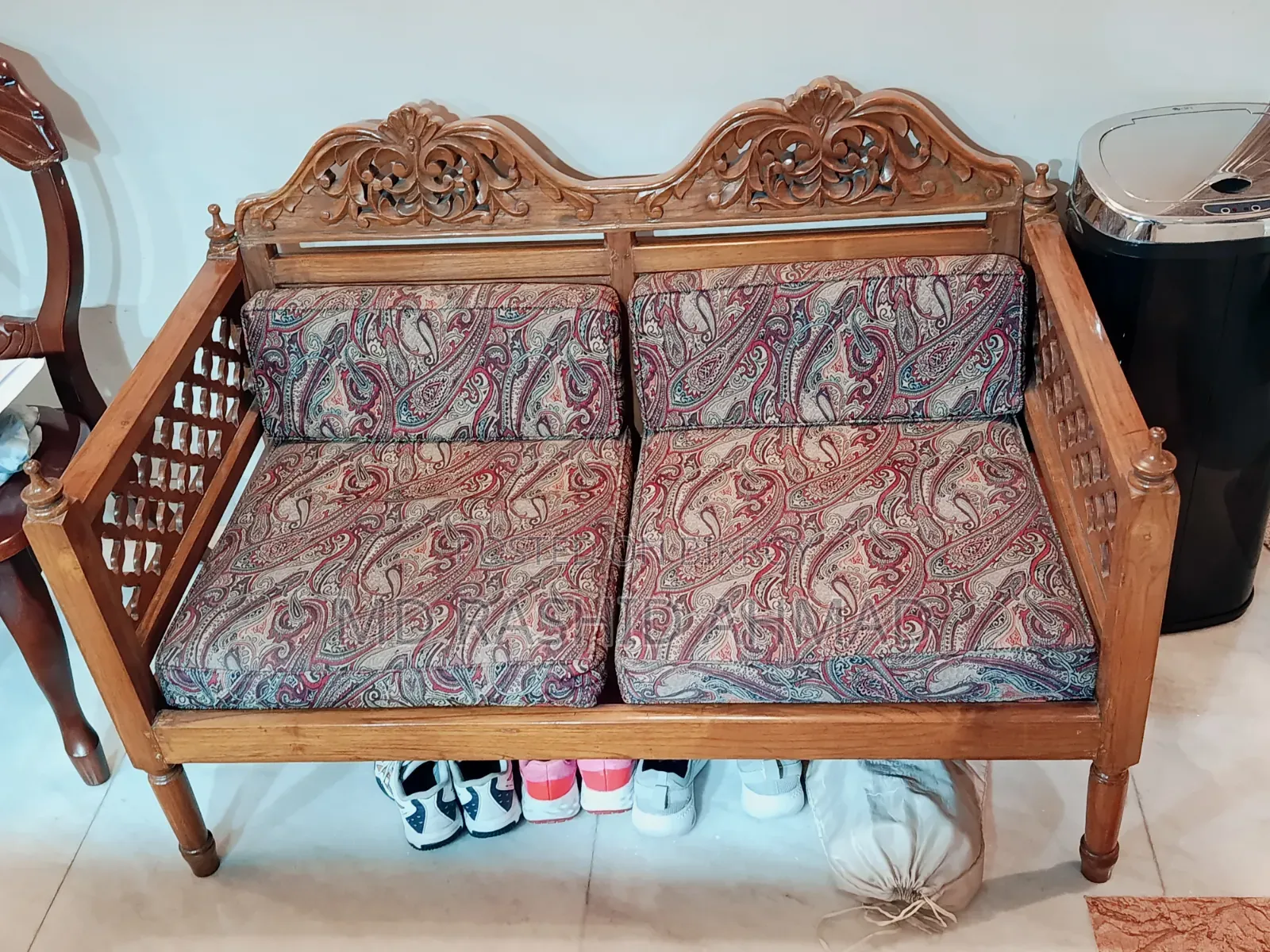 দুই আসনের কাঠের সোফা / Loveseat