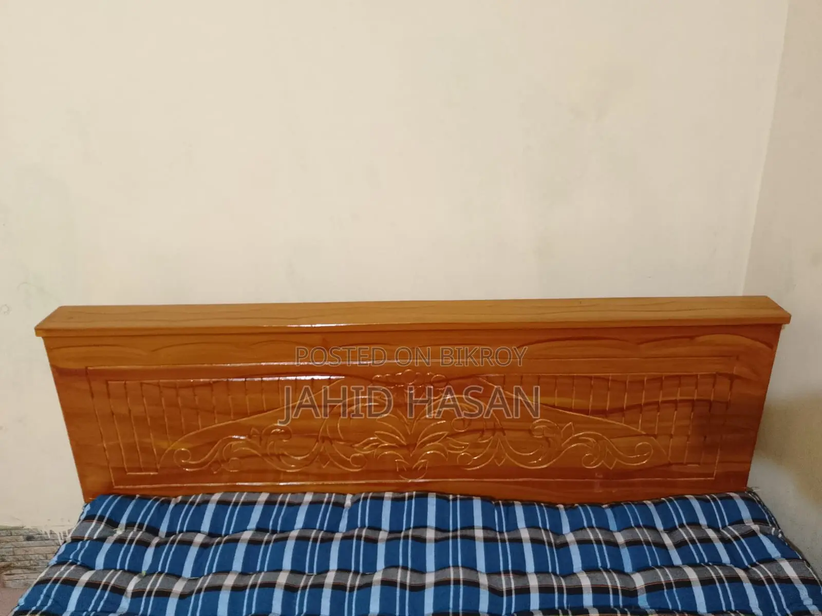 5x7 Feet Bed and One Dressing Table in Good Condition for Sale