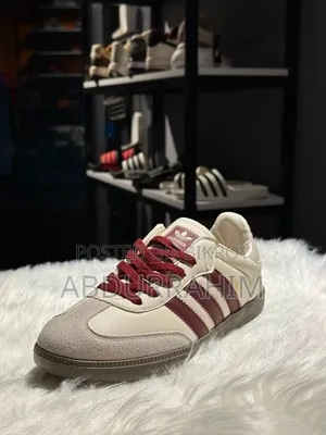 Sports Shoe. Adidas.