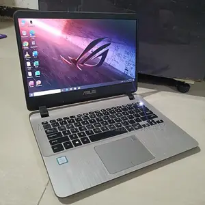 Laptop ASUS 3GB Intel SSD 256GB