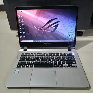 Laptop ASUS 3GB Intel SSD 256GB