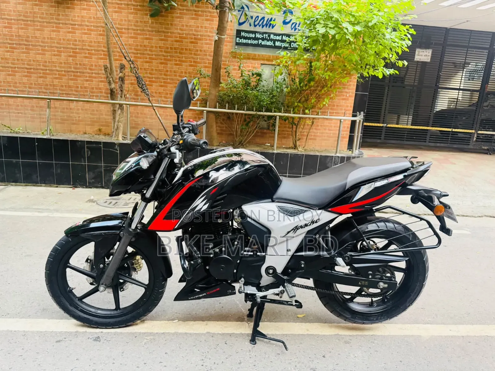 TVS Apache RTR 160 4V 2023 Black