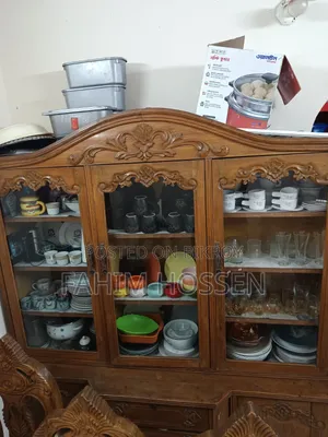 কাঠের শোকেস / ডাইনিং শোকেস বিক্রি হবে (ভালো কন্ডিশন)