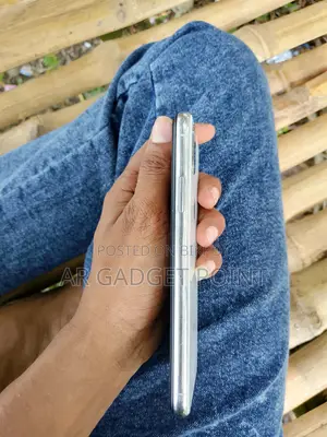 Apple iPhone X 64 GB White