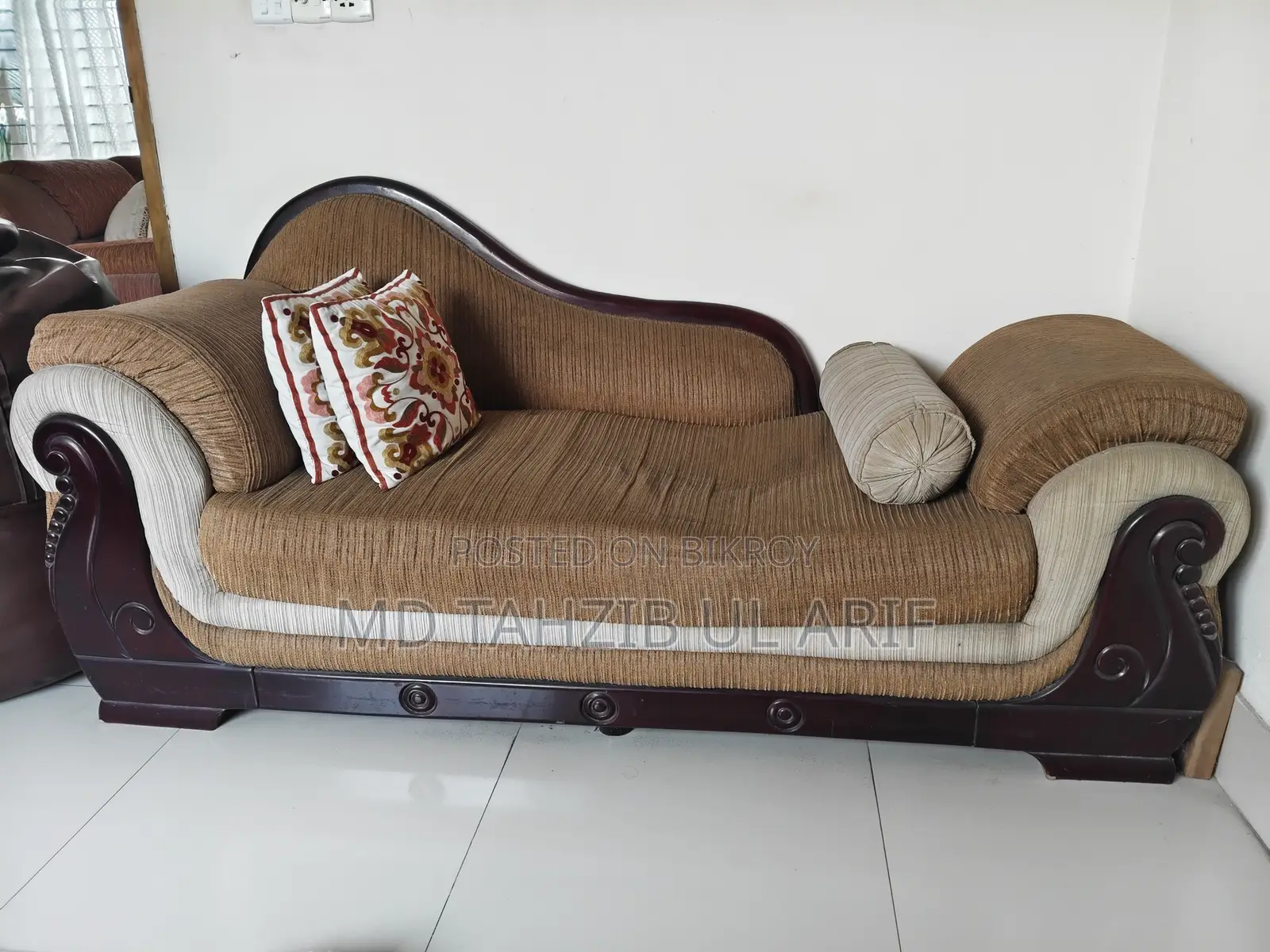 সোফা সেট এবং লাক্সারি ডিভান বিক্রয়