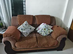 সোফা সেট এবং লাক্সারি ডিভান বিক্রয়