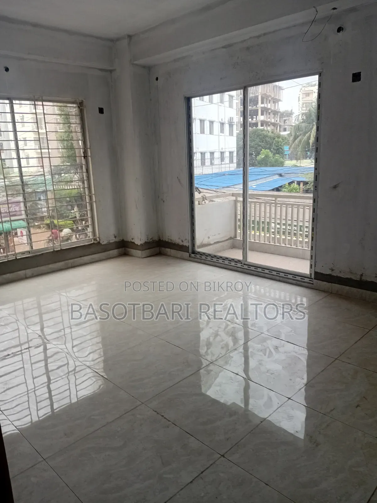 3bdrm Apartment in Aftab Nagar for Sale