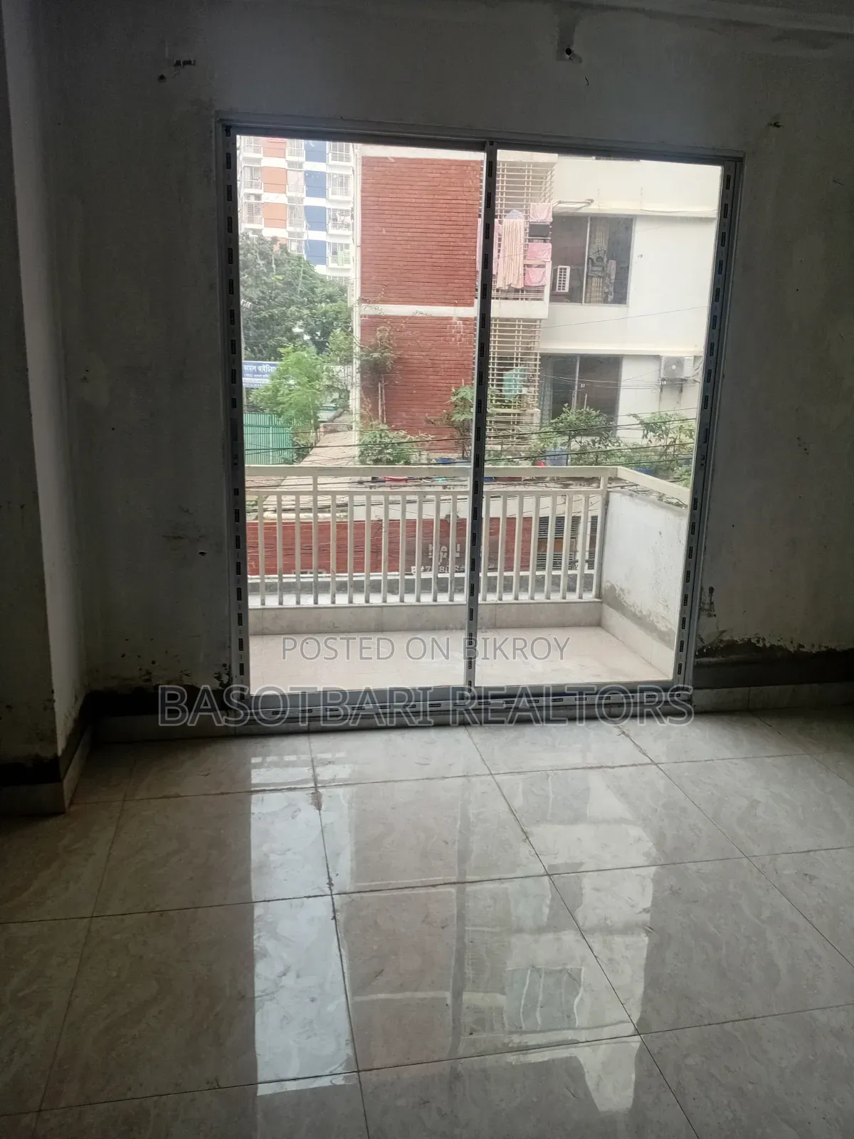 3bdrm Apartment in Aftab Nagar for Sale