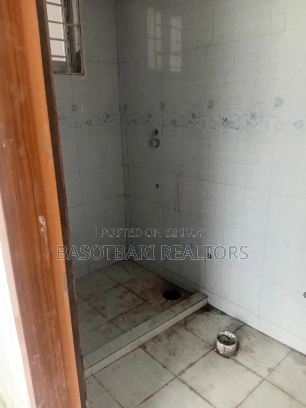 3bdrm Apartment in Aftab Nagar for Sale