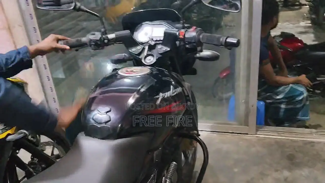 Bajaj Pulsar 150 2018 Red