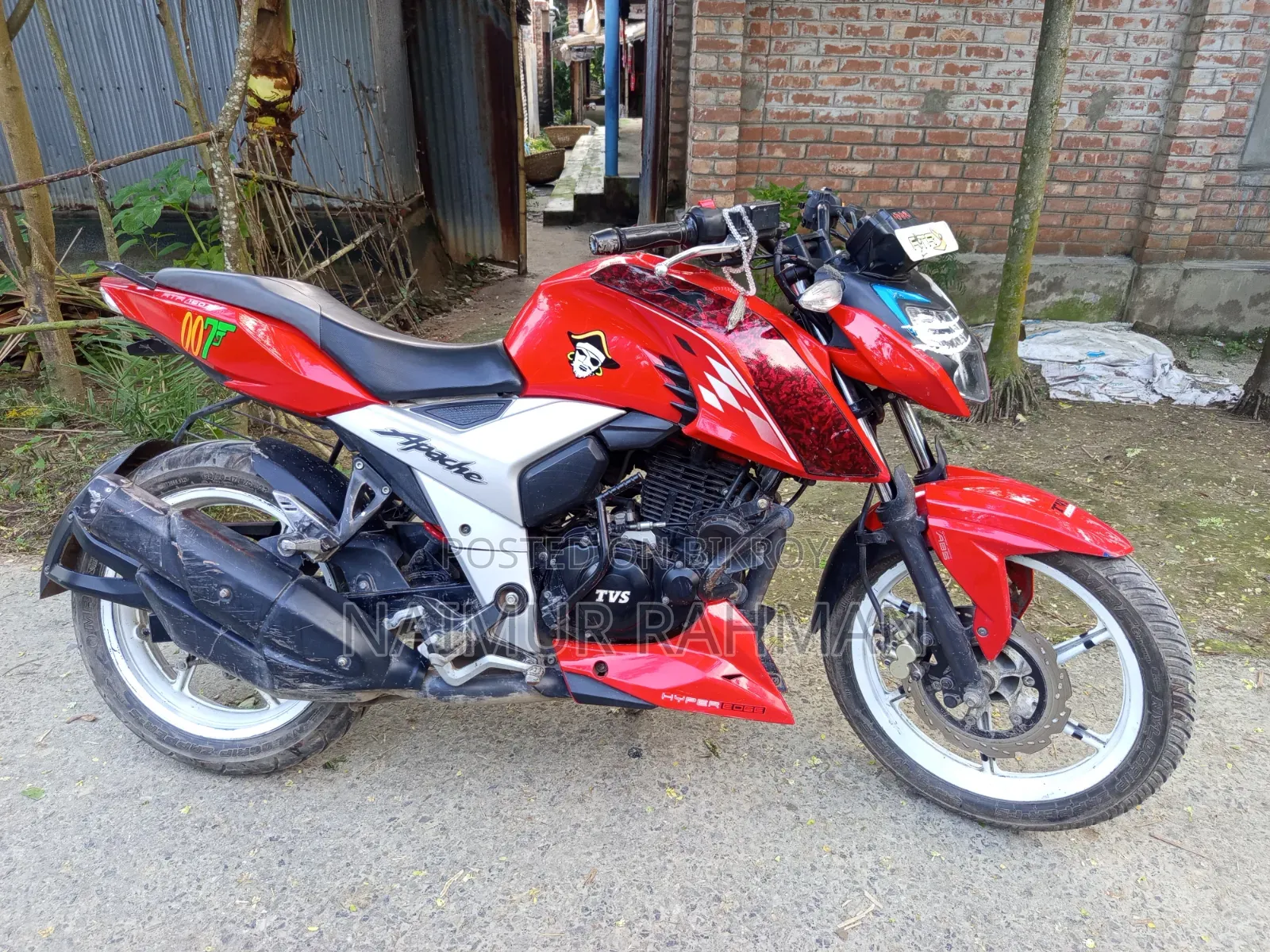 TVS Apache RTR 160 4V 2024 Red