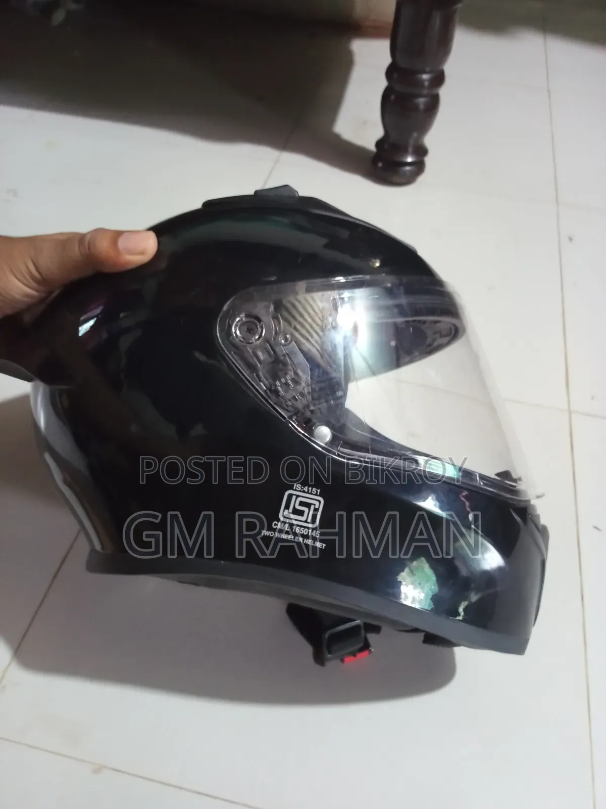 একটা Vega Bolt হেলমেট ও একটি ফগ লাইট বিক্রি হবে