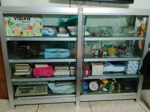 দোকানের থাই শোকেস