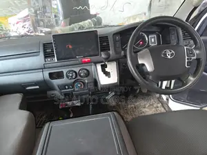 Toyota HiAce 2022 White