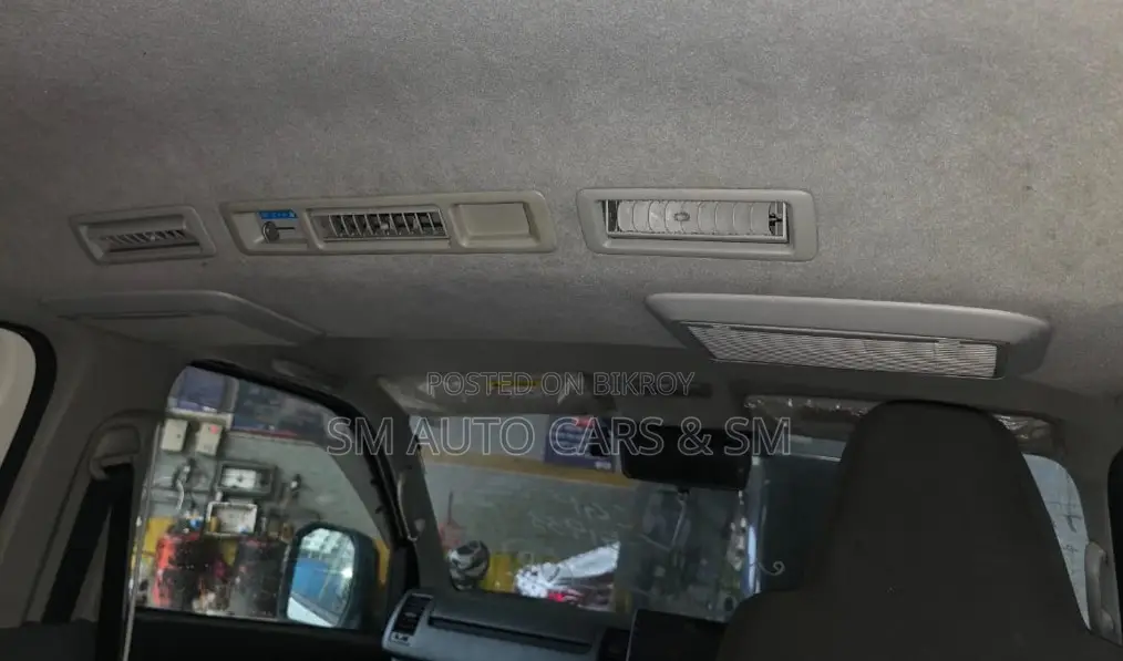 Toyota HiAce 2022 White
