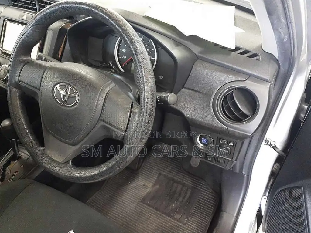 Toyota Axio 2021 Silver