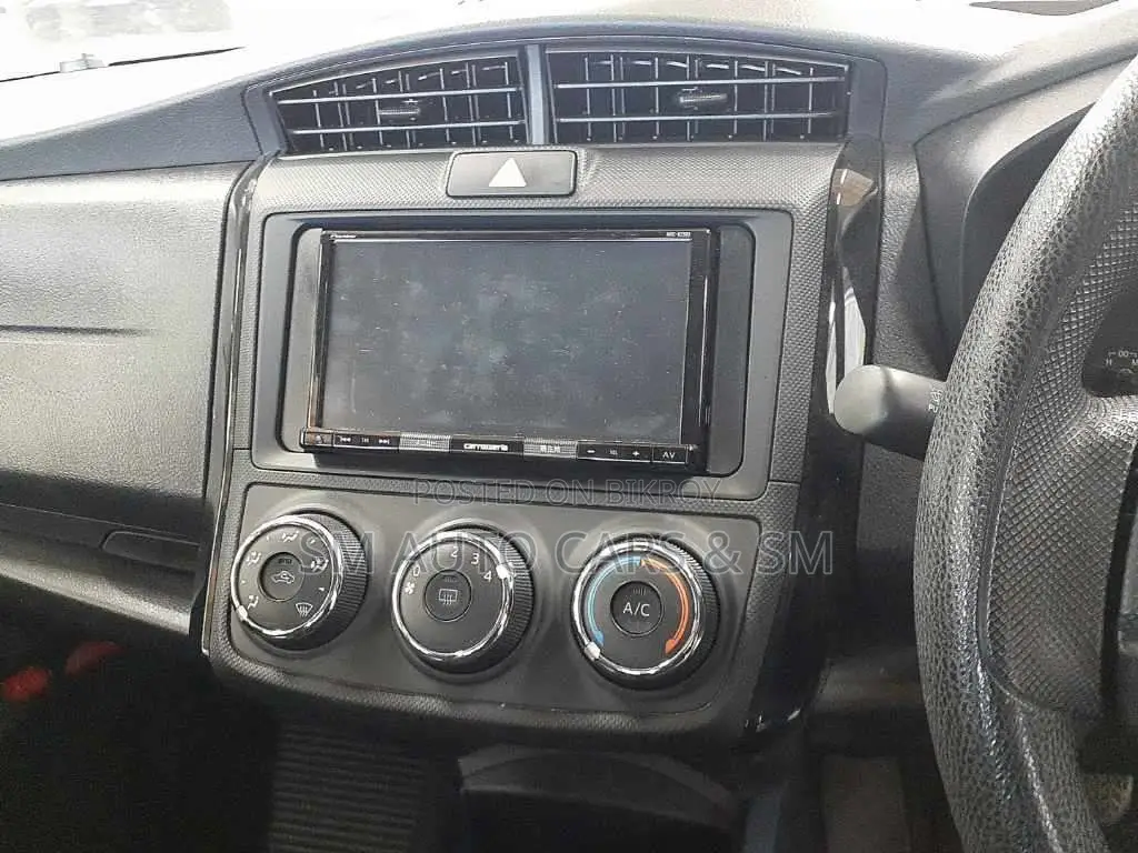 Toyota Axio 2021 Silver