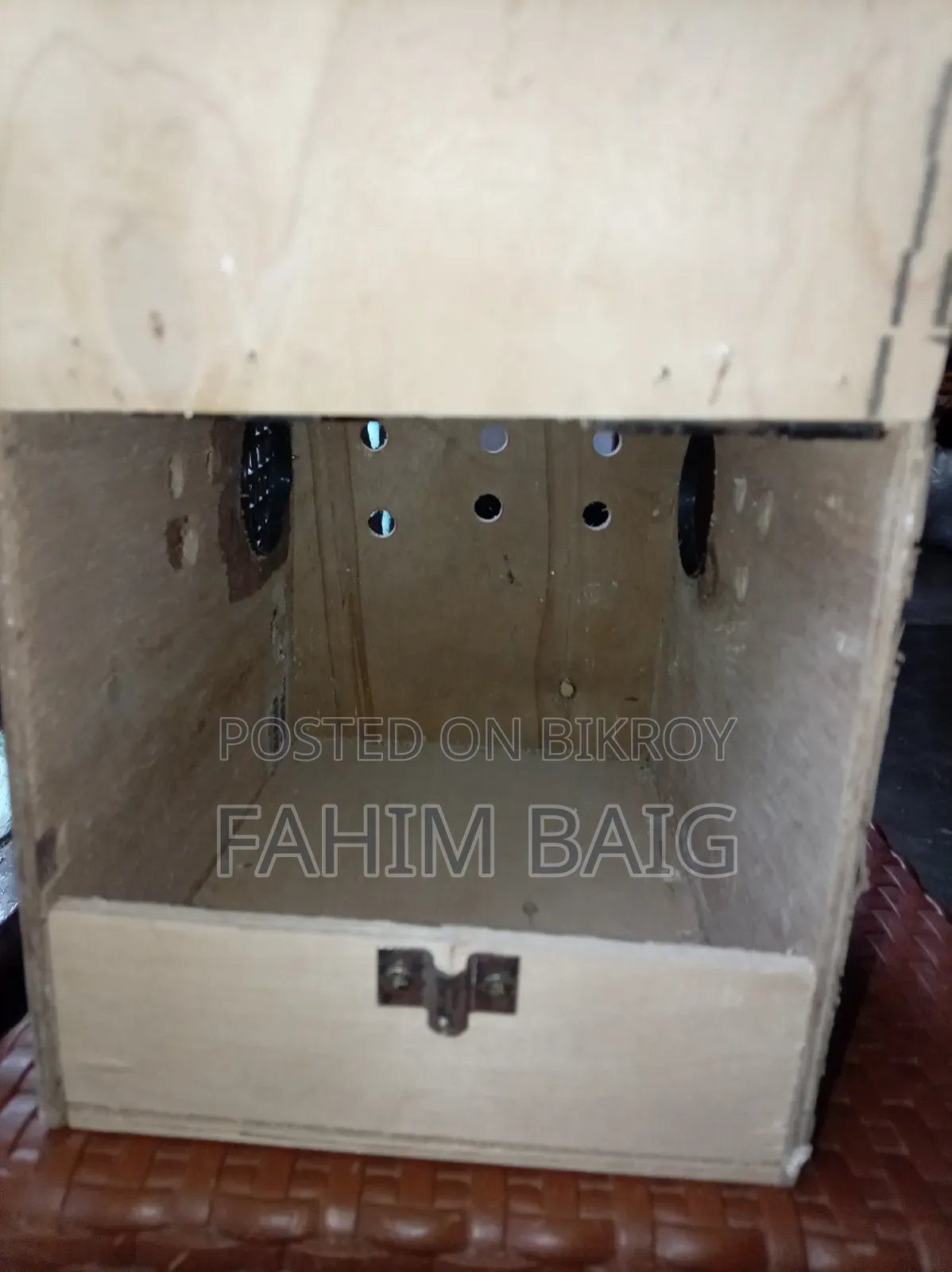 বাজরিকা পাখির ব্রিডিং বক্স বিক্রি করা হবে।