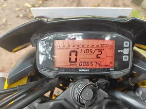 New Suzuki Gixxer 2025 Yellow