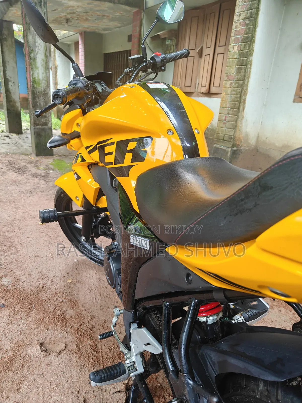 New Suzuki Gixxer 2025 Yellow