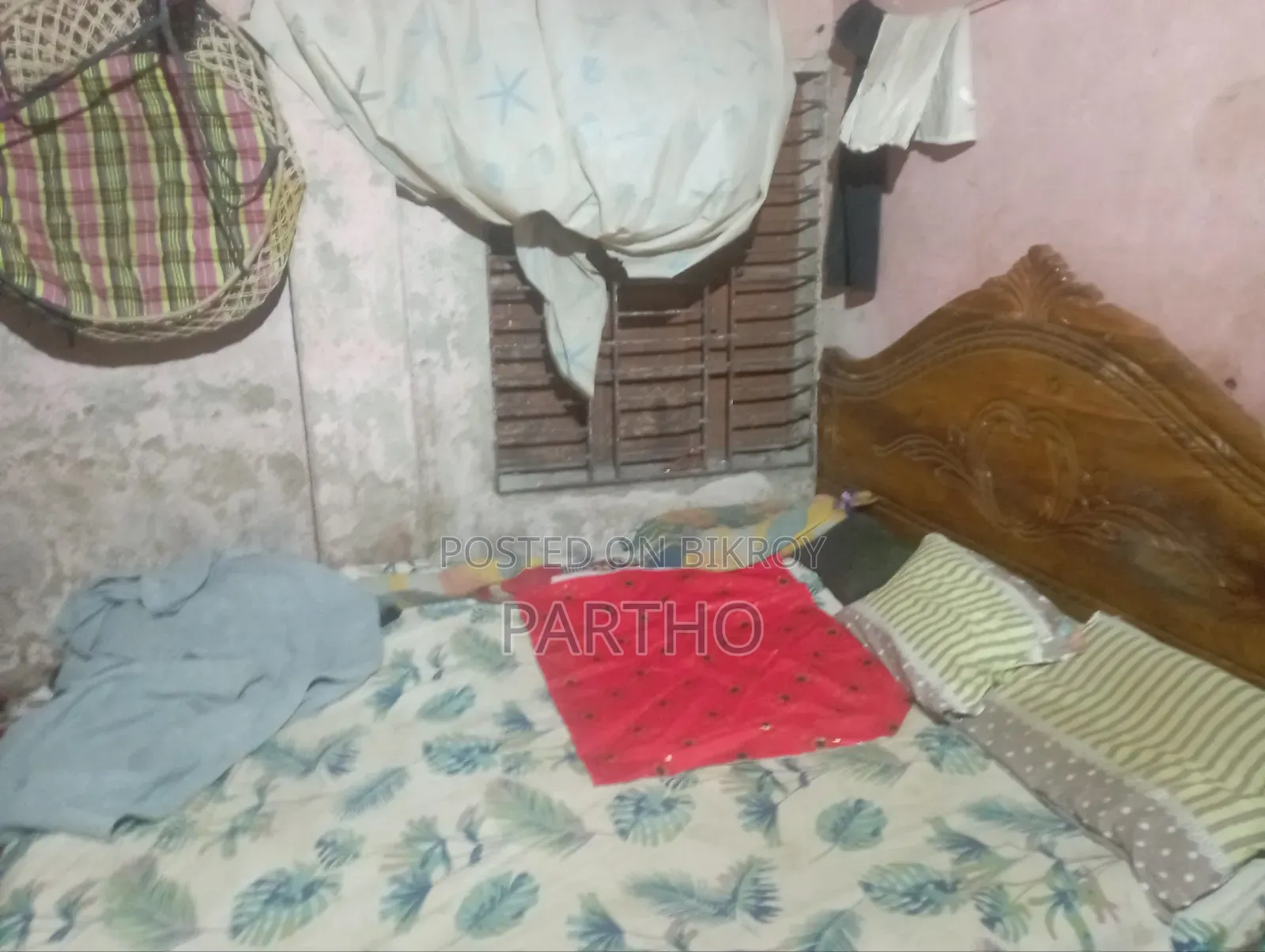 6 feet by 7 feet bed for sale emergency made with good wood