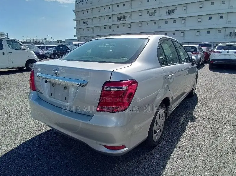 Toyota Axio 2021 Silver