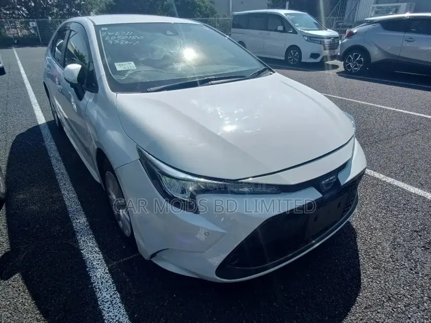 Toyota Corolla SE 2021 White