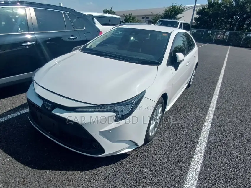 Toyota Corolla SE 2021 White