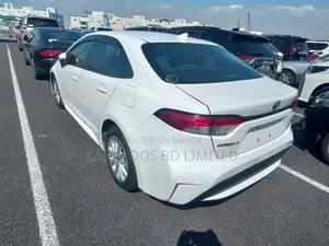 Toyota Corolla SE 2021 White