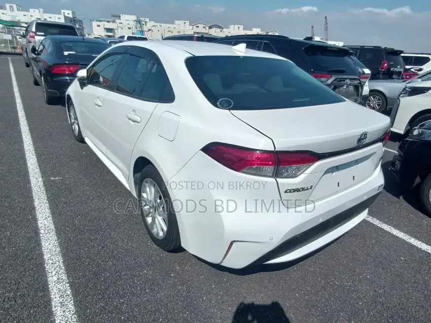 Toyota Corolla SE 2021 White