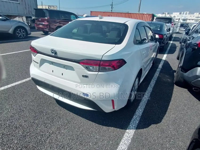 Toyota Corolla SE 2021 White
