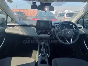 Toyota Corolla SE 2021 White